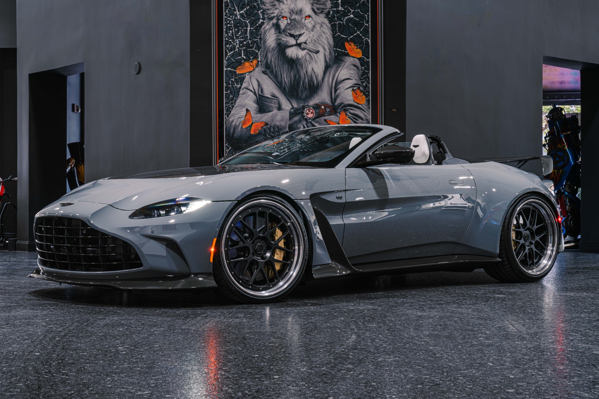 V12 LUX ホワイト ベスト Used 2023 Aston Martin Vantage V12 Roadster w/ a MASSIVE $408K